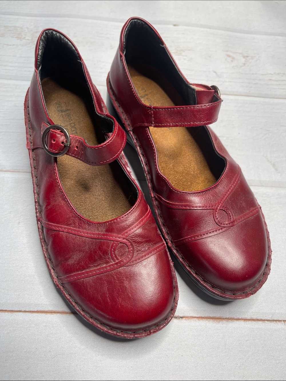 Naot Red Mary Jane Shoes 38 Ladies 7 Red MaryJane Strap Burgundy - Picture 10 of 12